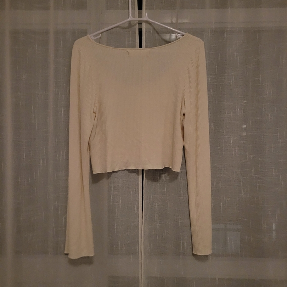 Cropped Cream Long-Sleeve Top with Flared Sleeves - Picture 2 of 3